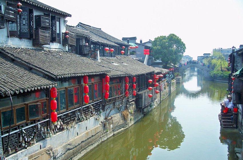 集装箱货运船